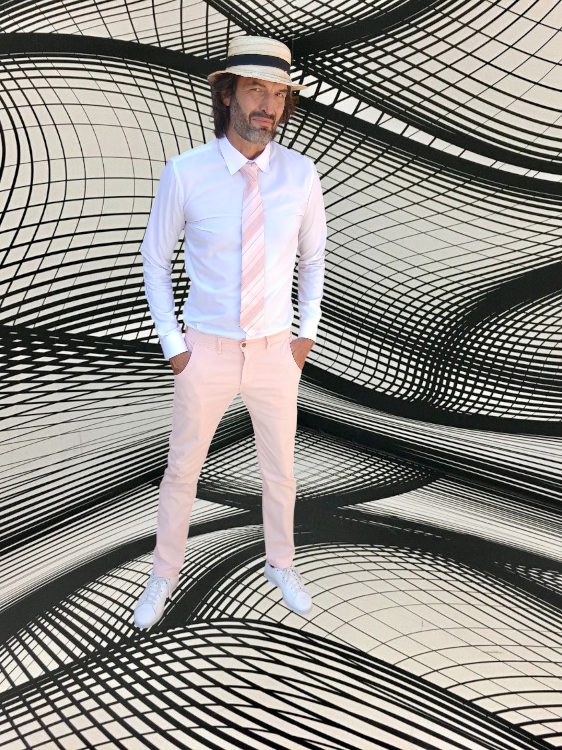 Chino rose grande longueur présentation