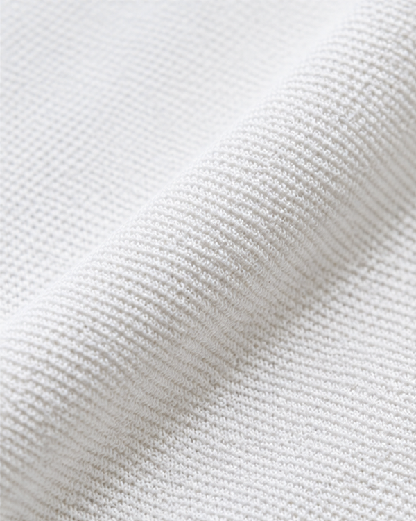 Polo de manga larga con tapeta abotonada, blanco