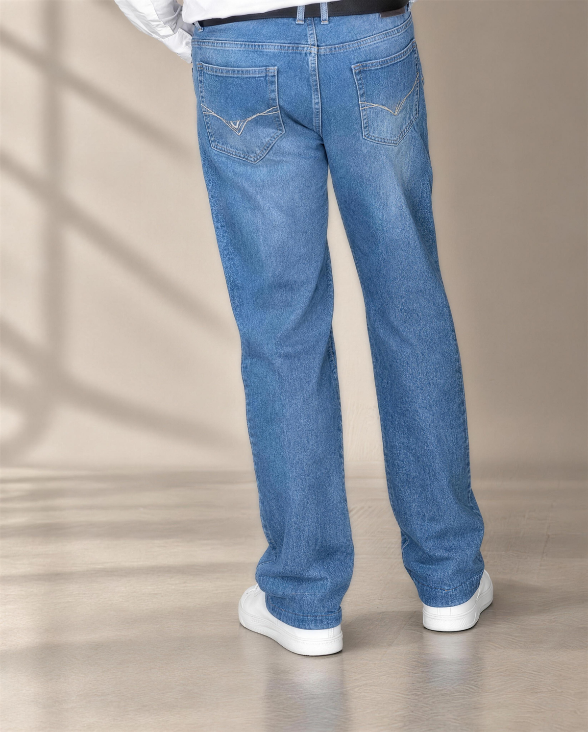 Oscar – Hellblaue, locker sitzende, extra lange Jeans von Fresh – Rückansicht