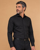 Italian – Chemise noire col italien Modern Fit – vue trois-quarts