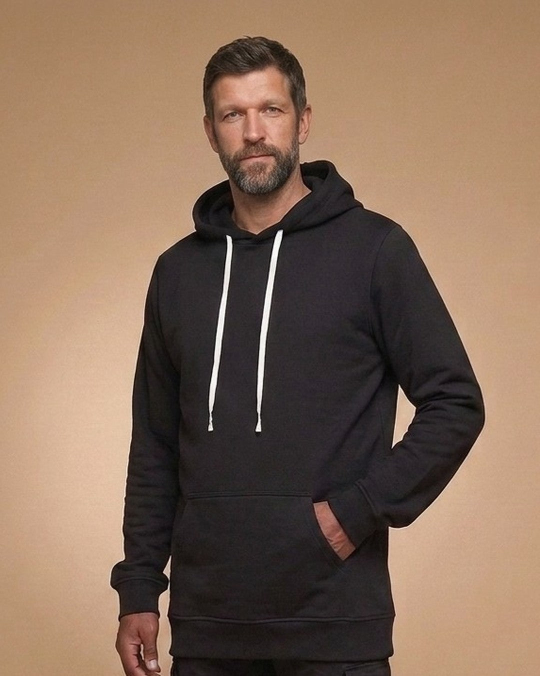 Liam – Sweat à capuche noir grande longueur – vue buste de face