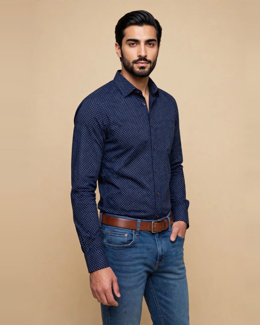 Louis – Chemise bleu nuit à petits points Modern Fit – vue de trois quarts