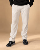 Matteo – Jogging beige en maille côtelée grande longueur – détail du pantalon