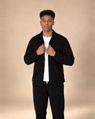 Milan – Chemise noire en maille côtelée Modern Fit – portée, vue de face