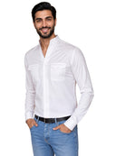 Open – Chemise blanche col ouvert Modern Fit – sur fond blanc
