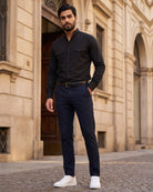 Open – Chemise noire surpiquée col ouvert Modern Fit – portée en ville