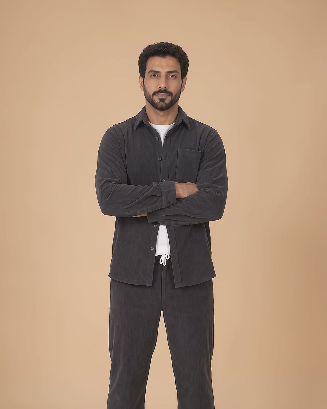 Milan – Chemise anthracite en maille côtelée Modern Fit – vidéo portée, tenue complète