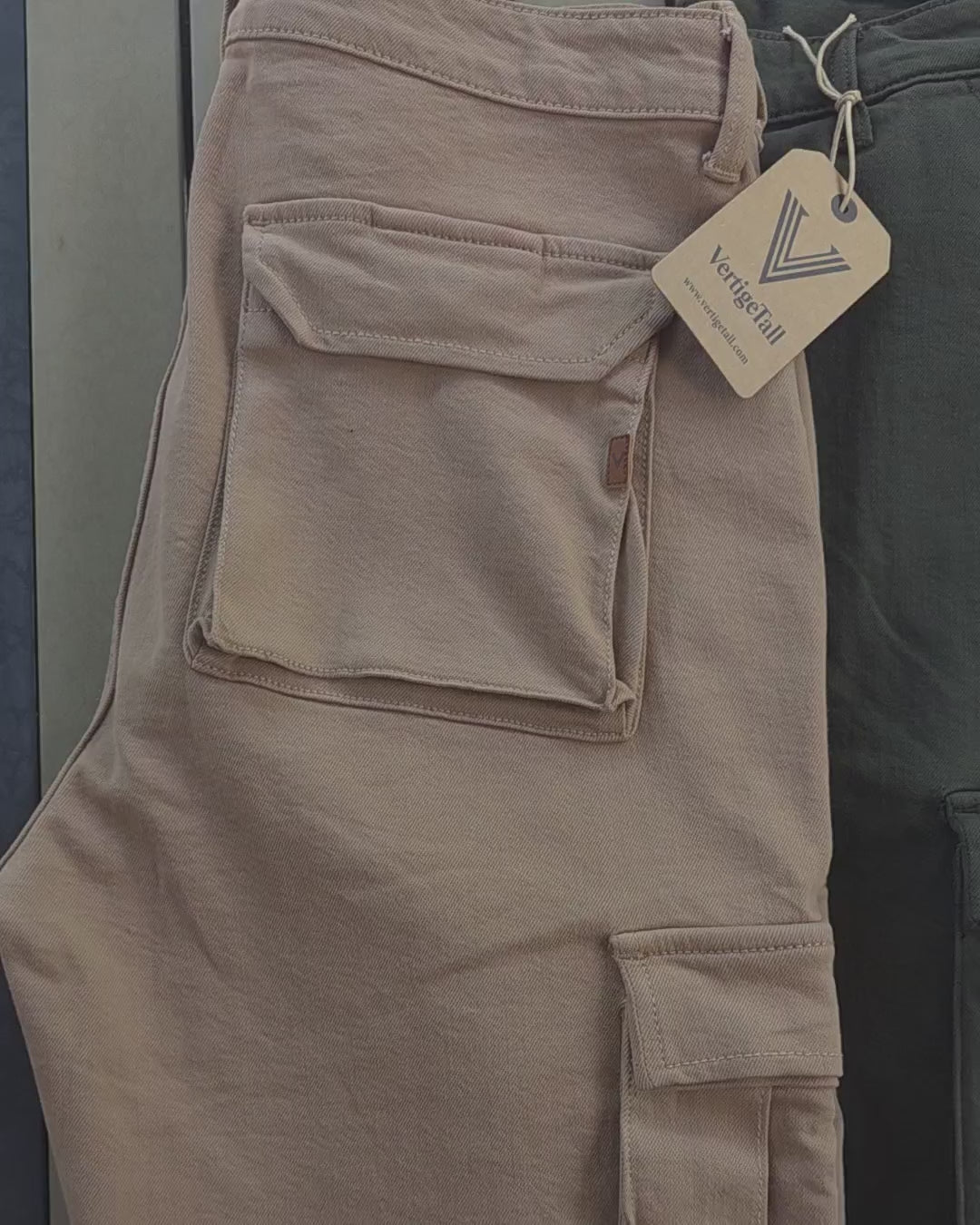 Florent – Pantalon cargo beige grande longueur – vidéo détail