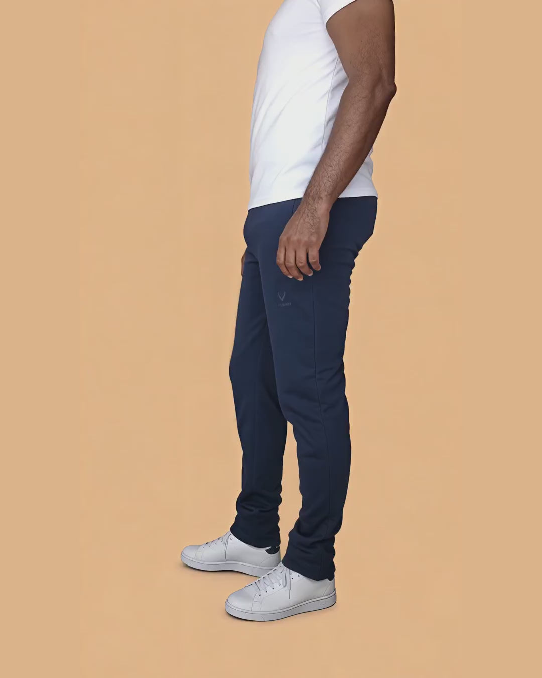 Nolan – Jogging bleu nuit Modern Fit grande longueur – vidéo portée